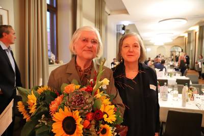 Kulturpreisträgerin Anneliese Schöfbeck mit der Vereinsvors. Brigitte Neugebauer-Winkler