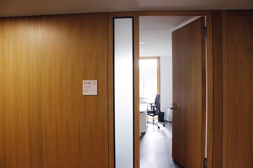 Fotografie vom Flur in ein Büro