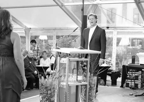 Jan Trebing Westendorff bereicherte gemeinsam mit Andrea Stadel auf de Jahresempfang des Landkreises 2019 mit seinem Gesang.