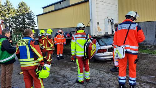 Auch besondere Hindernisse wie ein eingeklemmtes Auto waren vorbereitet.