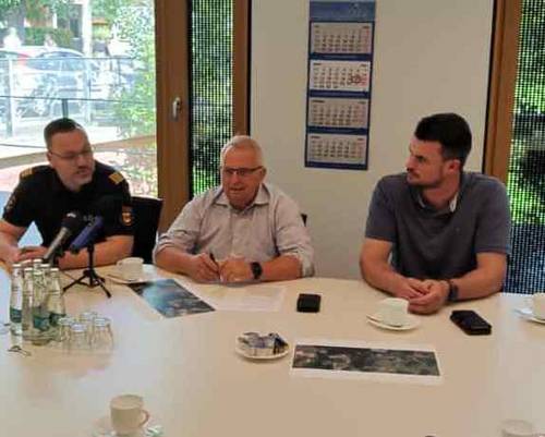 Gemeinsame Pressekonferenz © LKNWM 20220820 Tote Fische6