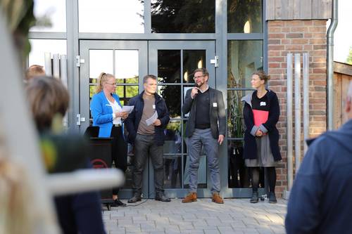 Regionalmanagerin Sophie Maletzki, ihr Mitarbeiter Daniel Scheel und die beiden Planer Anna Leschke und Marcus Kolodziej