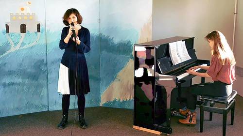 Beim Exzellenzkonzert dabei: Preisträgerin des Wettbewerbs "Kleine Große und Meister" und Bundespreisträgerin "Jugend musiziert" 2022 Henny Eugenia Freund