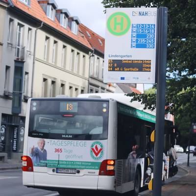 Haltestelle von Nahbus in Wismar am Lindengarten