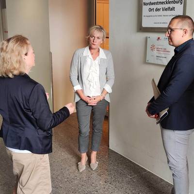 Simone Oldenburg und Mitglieder des Personalrates