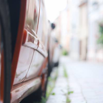auto am bordstein in wismar