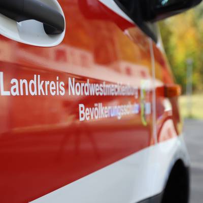 Beim Termin am Donnerstag, den 30.10.2024, wurden die Ersatzfahrzeuge, die nach dem Brand in der Feuerwehrzentrale in Warin, angeschafft wurden, vorgestellt.
