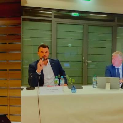 Landrat Schomann und KTP Grote im Livestream der Sitzung