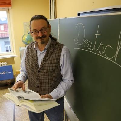 Jörg Harold Ehresmann, Leiter der Kreisvolkshochschule NWM, freut sich auf Bewerbungen von interessierten Lehrerinnen und Lehrern. © LKNWM Jörg Harold Ehresmann, Leiter der Kreisvolkshochschule NWM, freut sich auf Bewerbungen von interessierten Lehrerinnen und Lehrern.