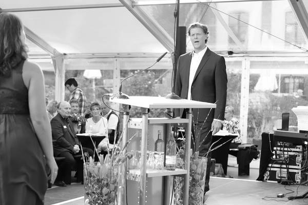 Jan Trebing Westendorff bereicherte gemeinsam mit Andrea Stadel auf de Jahresempfang des Landkreises 2019 mit seinem Gesang.