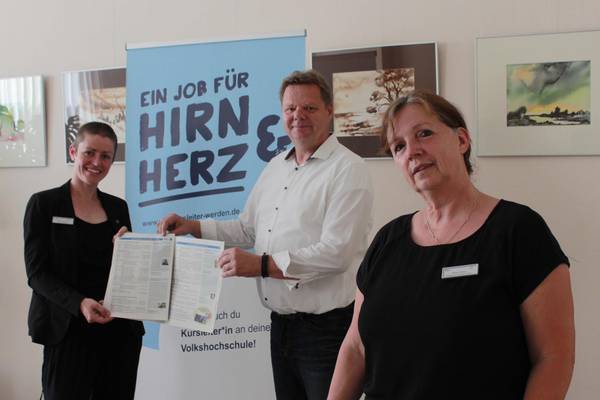 Arbeitsstellenleiterin Wismar Juliane Schirmann, 2. Stellvertreter der Landrätin Ingo Fung und Arbeitsstellenleiterin Grevesmühlen Beate Lindow KVHS 08