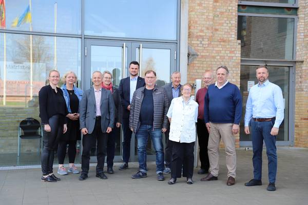 Die Mitglieder der Lokalen Aktionsgruppe WMO wählten Landrat Tino Schomann zu ihrem neuen Vorsitzenden. Ganz links im Bild: Die neue Regionalmanagerin Sophie Maletzki.