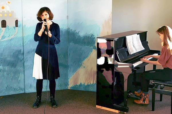 Beim Exzellenzkonzert dabei: Preisträgerin des Wettbewerbs "Kleine Große und Meister" und Bundespreisträgerin "Jugend musiziert" 2022 Henny Eugenia Freund