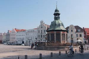 Brunnen auf dem Marktplatz in der Hansestadt Wismar