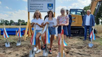 Charlotte Markhardt, Paula Rath und Jette Spielvogel waren die Initiatoren und sind stolz auf ihren ersten Spatenstich