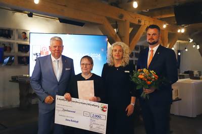 Den Kulturpreis, der mit 2000€ dotiert ist, geht an Jana Rohloff für ihr Engagement in der Musikschullehre. © Landkreis Nordwestmecklenburg/ Wiebke Reichenbach C1E5B947 AF8D 4B0A 9846 EF62026FAC51