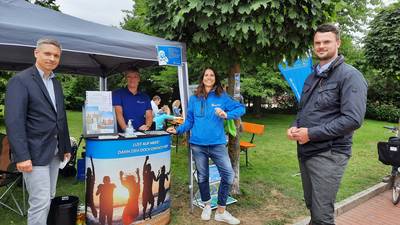 von rechts: Landrat Tino Schoman mit den WSC-Mitarbeiterinnen Anne-Juliane Bunkelmann, Susann Malchow und WFG-Geschäftsführer Martin Kopp-