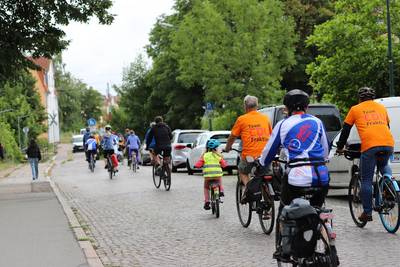 Entlang der Rostocker Straße setze sich die Gruppe gegen 10:30 Uhr in Bewegung