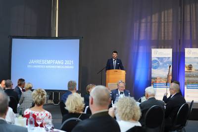 Landrat Tino Schomann und Kreistagspräsident Thomas Grote teilten sich Festrede und Ehrungen