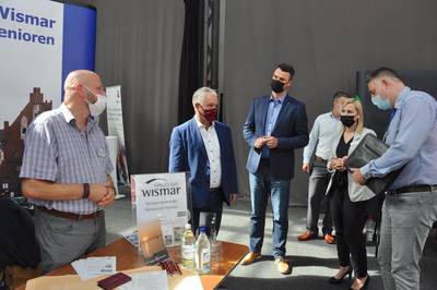 Rund 40 Aussteller waren auf der Messe um Auszubildende und Mitarbeiter und zeigten Perspektiven auf.