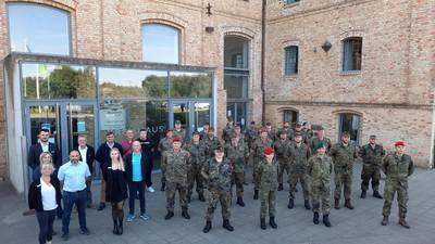 Gruppenfoto mit dem Impfteam vor der Malzfabrik