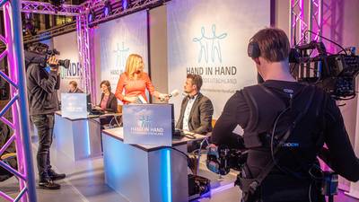 Tino Schomann am Spendentelefon des NDR