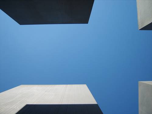 holocaust memorial 324678 1920
