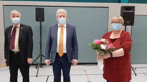 Der neue Kreistagspräsident Thomas Grote (mitte), seine 1. Stellvetreterin Annett Pahl (rechts) und Michael Heinze (links).