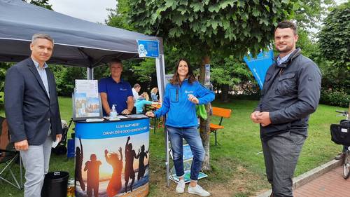 von rechts: Landrat Tino Schoman mit den WSC-Mitarbeiterinnen Anne-Juliane Bunkelmann, Susann Malchow und WFG-Geschäftsführer Martin Kopp-