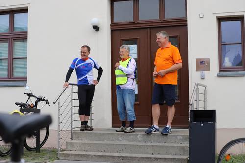 ADFC-Landesvorsitzender Horst Krumpen, Ortsgruppenvorsitzende Marie-Anne Schlaberg und Kreistagspräsident Thomas Grote begrüßten die Gäste.
