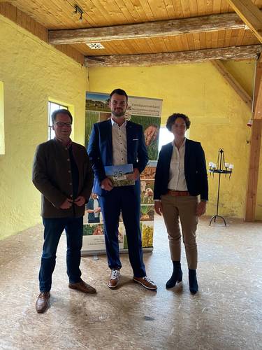 Landrat Tino Schomann mit dem Vorsitzenden des Kreisbauernverbandes Daniel Bohl und Verbands-Geschäftsführerin Petra Böttcher.