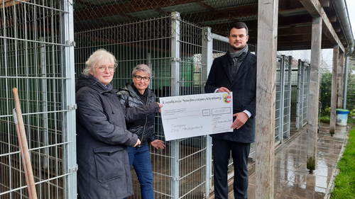 Landrat Tino Schomann übergab die Zuwendungen in Dorf Mecklenburg