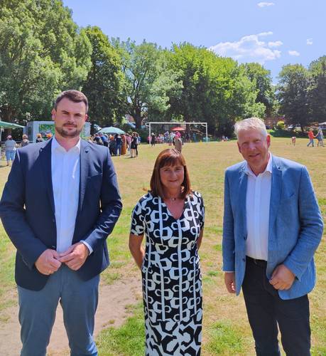 Thomas Grote und Tino Schomann mit Diakonie-Geschäftsführerin Christiane Balzer