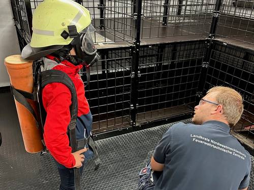 Fiete (10) und Landrat Tino Schomman verbrachten gemeinsam einen halben Tag