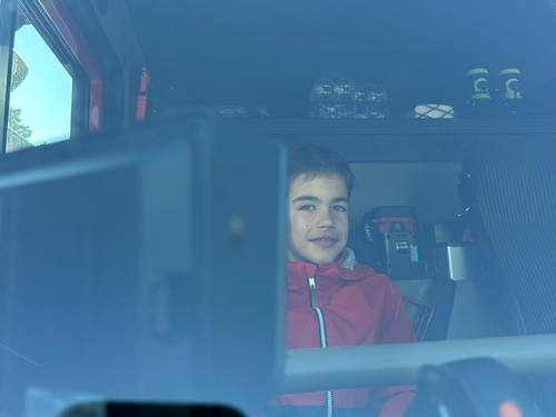 Fiete (10) und Landrat Tino Schomman verbrachten gemeinsam einen halben Tag