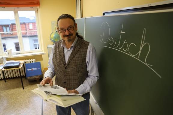 Jörg Harold Ehresmann, Leiter der Kreisvolkshochschule NWM, freut sich auf Bewerbungen von interessierten Lehrerinnen und Lehrern.