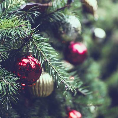 Tannenbaum mit Weihnachtskugeln. © Pexels christmas g874b9b1d1 1920