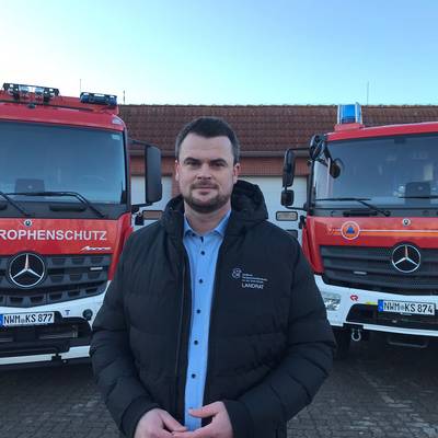 landrat bem termin der Übergabe für zwei neue einsatzfahrzeuge