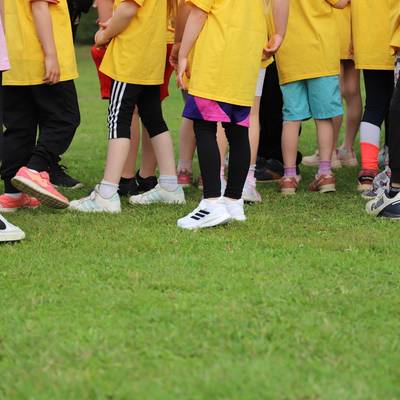 Insbesondere im Kinder- und Jugendbereich leisten die Sportvereine landesweit einen hervor-ragenden Beitrag für eine gewaltfreie Erziehung, indem sie solche sportspezifischen Tugen-den wie Fairness, Respekt, Regeltreue und Achtung des Gegners in das Zentrum ihres Trai-nings- und Wettkampfbetriebes stellen. © Landkreis Nordwestmecklenburg img 6484