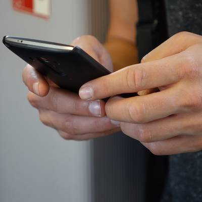 Terminvereinbarung in der Führerscheinstelle per Anruf © Pixabay smartphone 2454611 1920