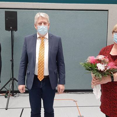 Der neue Kreistagspräsident Thomas Grote (mitte), seine 1. Stellvetreterin Annett Pahl (rechts) und Michael Heinze (links).