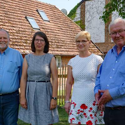 von l.n.r.: Lothar Otto (LAG-Vorsitzender), Stefanie Knippenberg (stellv. LAG-Vorsitzende), Iris Brincker (ehemalige stell. LAG-Vorsitzende), Robert Paeplow (ehemaliger LAG-Vorsitzender) © Karin Homann von l.n.r.: Lothar Otto (LAG-Vorsitzender), Stefanie Knippenberg (stellv. LAG-Vorsitzende), Iris Brincker (ehemalige stell. LAG-Vorsitzende), Robert Paeplow (ehemaliger LAG-Vorsitzender)