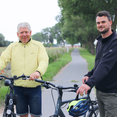 Kreistagspräsident Thomas Grote und Landrat Tino Schomann rufen die Nordwestmecklenburgerinnen und Nordwestmecklenburg dazu auf, beim STADTRADELN mit zu machen und freuen sich auf die Eröffnungs-Radtour.