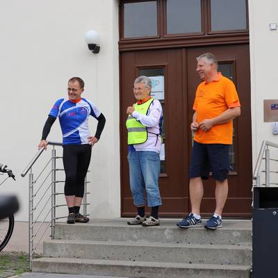 ADFC-Landesvorsitzender Horst Krumpen, Ortsgruppenvorsitzende Marie-Anne Schlaberg und Kreistagspräsident Thomas Grote begrüßten die Gäste.