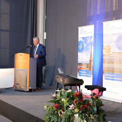 Landrat Tino Schomann und Kreistagspräsident Thomas Grote teilten sich Festrede und Ehrungen