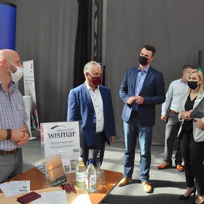 Rund 40 Aussteller waren auf der Messe um Auszubildende und Mitarbeiter und zeigten Perspektiven auf.