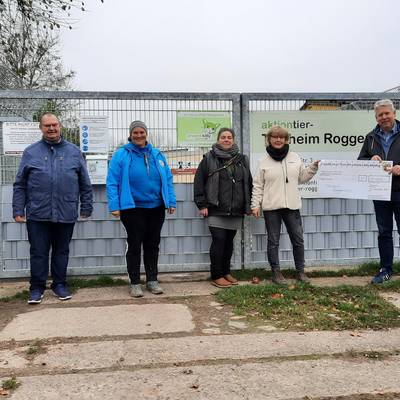 Kreistagspräsident Thomas Grote übergab die Zuwendungen in Roggendorf