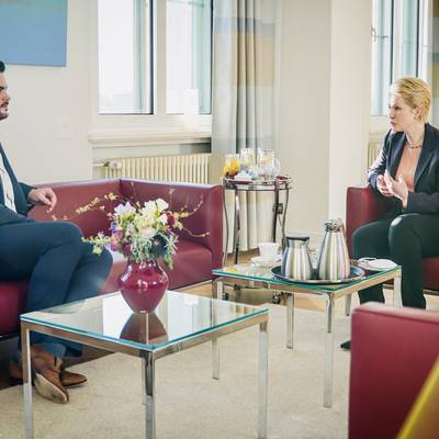 Tino Schomann und Manuela Schwesig im Kennenlerngespräch