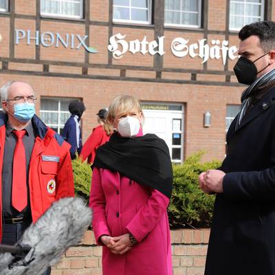 Simone Oldenburg besucht Erstaufnahme in Groß Strömkendorf