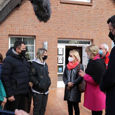 Simone Oldenburg besucht Erstaufnahme in Groß Strömkendorf